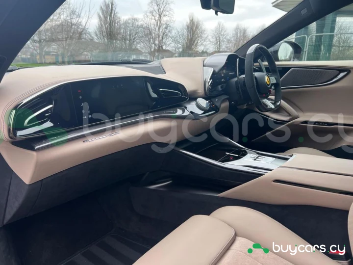 Ferrari Purosangue Черный