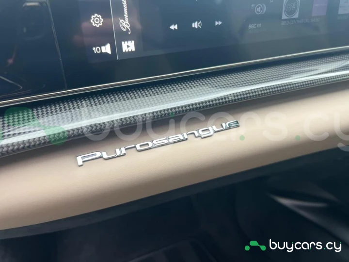 Ferrari Purosangue Черный