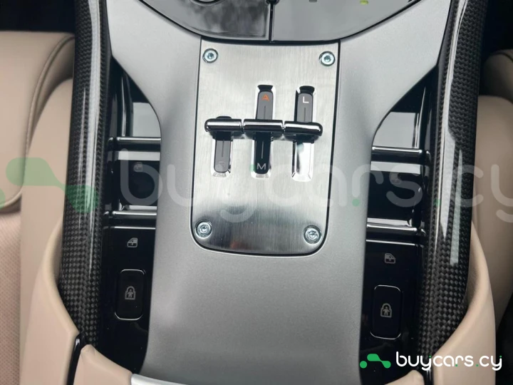 Ferrari Purosangue Черный