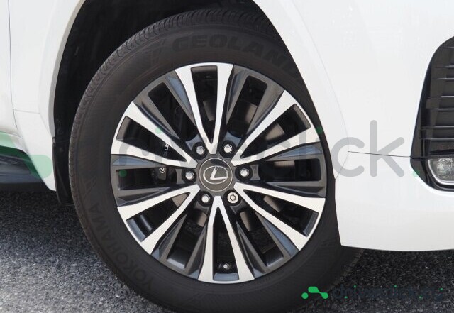 Lexus LX Белый