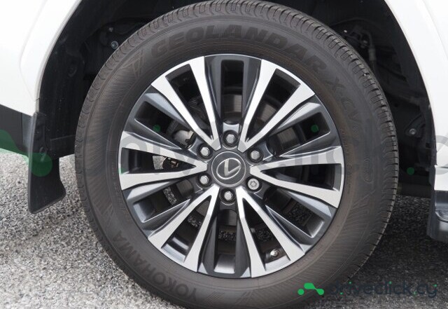 Lexus LX Белый
