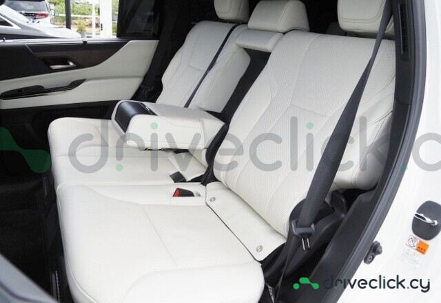 Lexus LX Белый