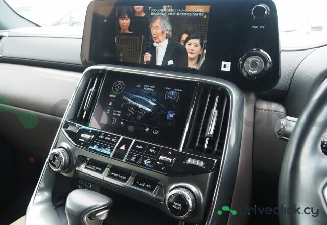 Lexus LX Белый