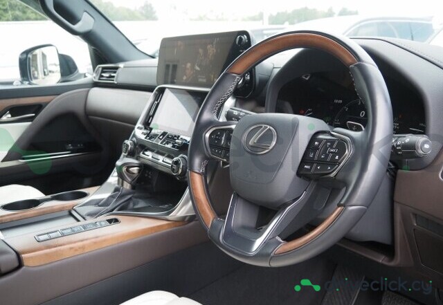 Lexus LX Белый