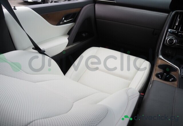 Lexus LX Белый