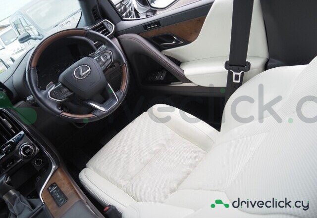 Lexus LX Белый
