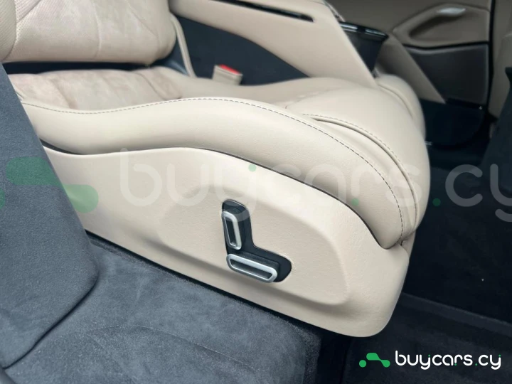 Ferrari Purosangue Черный