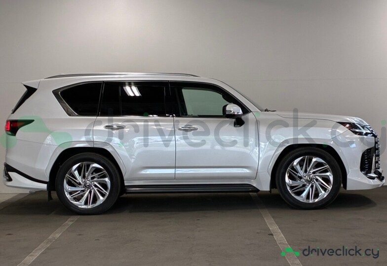 Lexus LX Белый