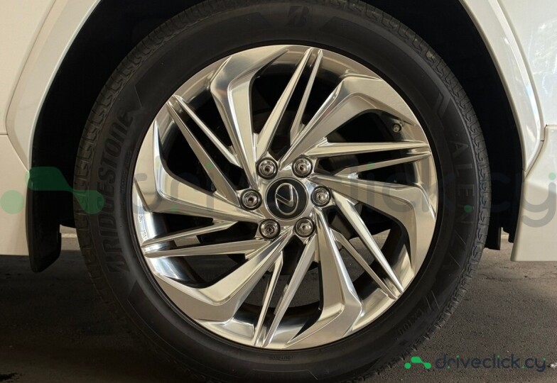 Lexus LX Белый