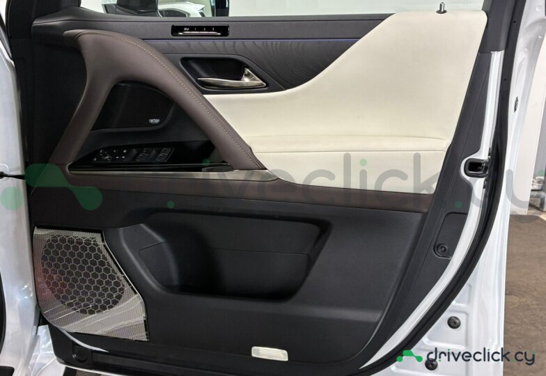 Lexus LX Белый