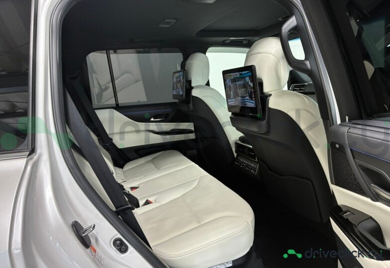 Lexus LX Белый