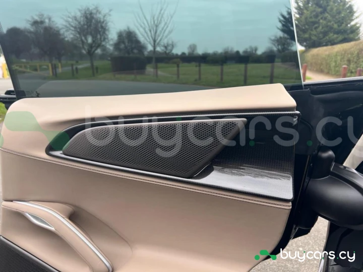 Ferrari Purosangue Черный