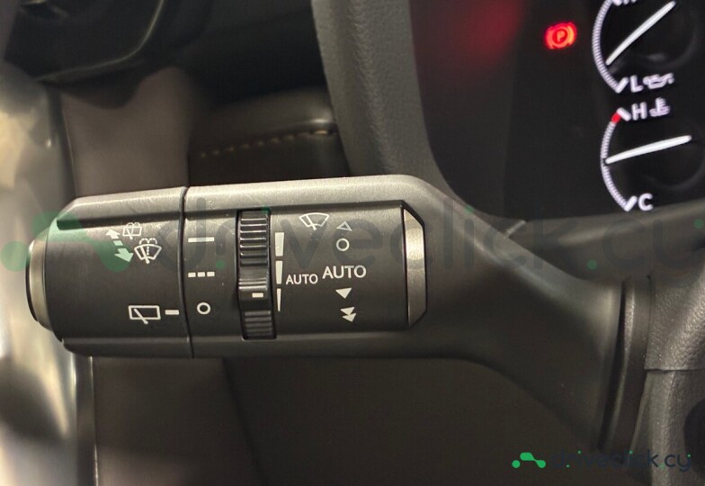 Lexus LX Белый