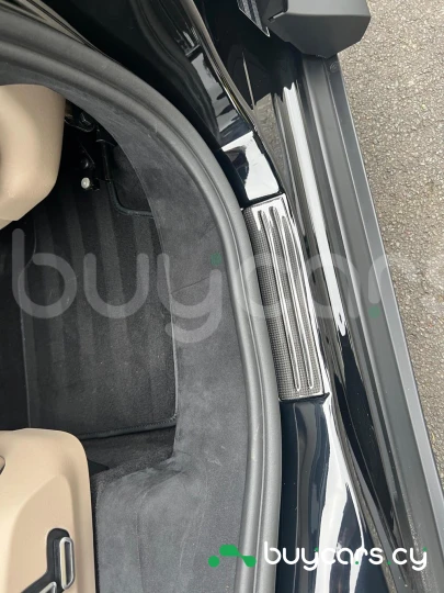 Ferrari Purosangue Черный