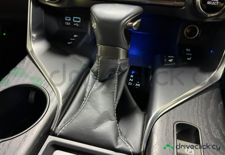 Lexus LX Белый