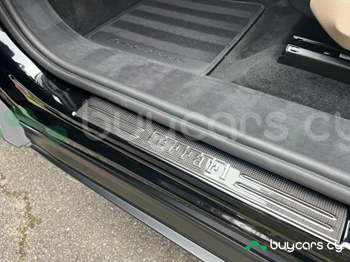 Ferrari Purosangue Черный