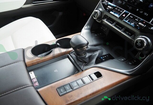 Lexus LX Белый