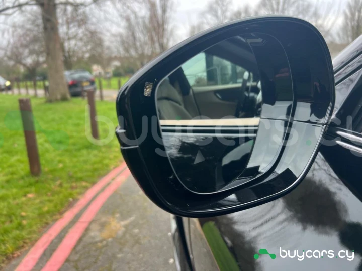 Ferrari Purosangue Черный