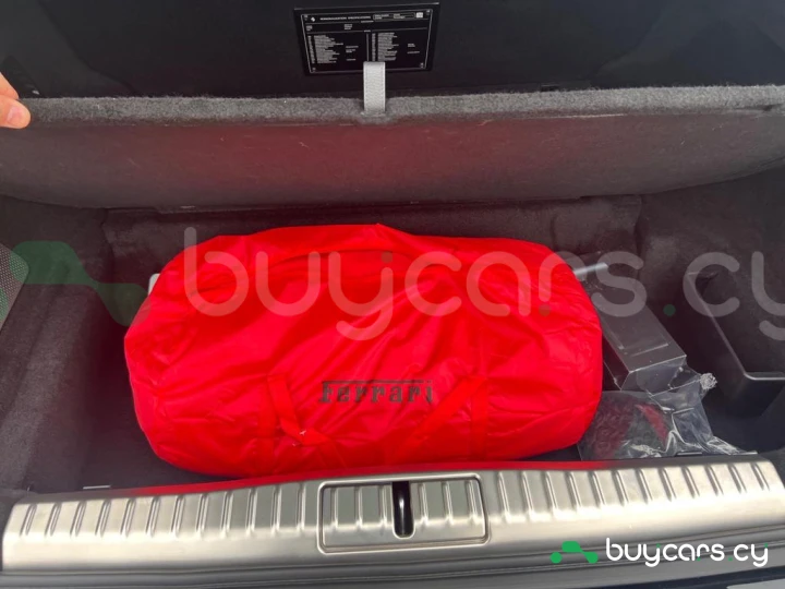 Ferrari Purosangue Черный