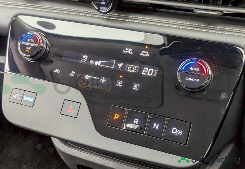 Nissan Serena Black