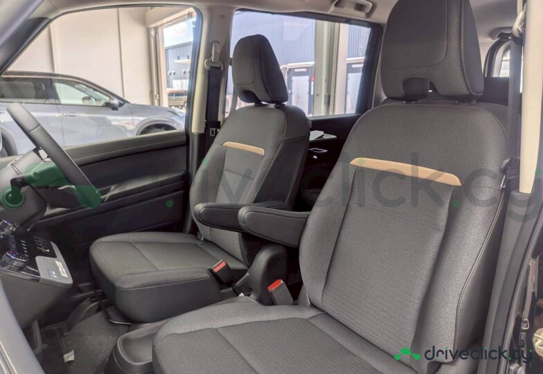 Nissan Serena Black