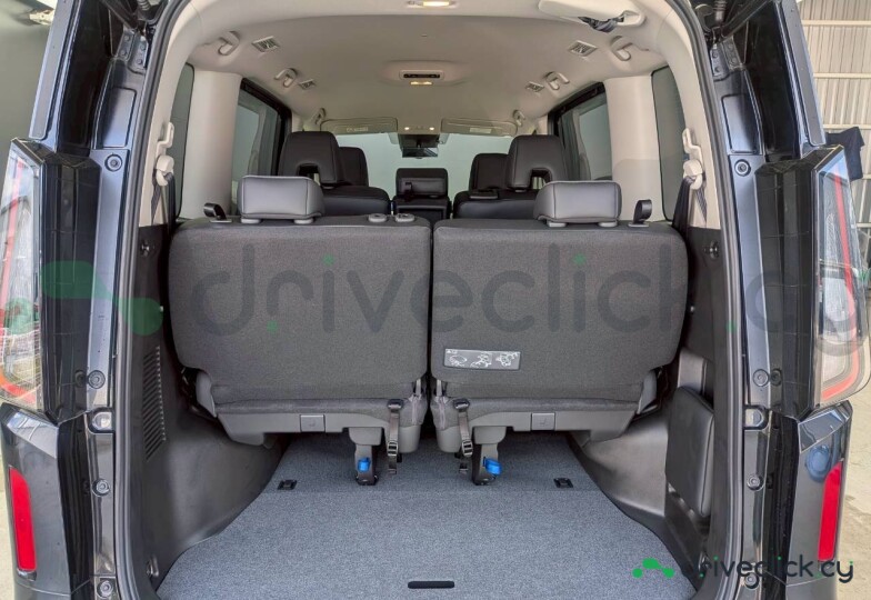 Nissan Serena Black
