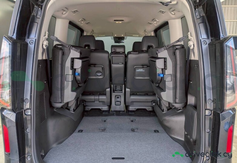 Nissan Serena Black