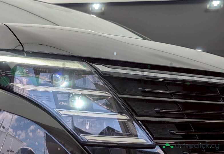 Nissan Serena Black