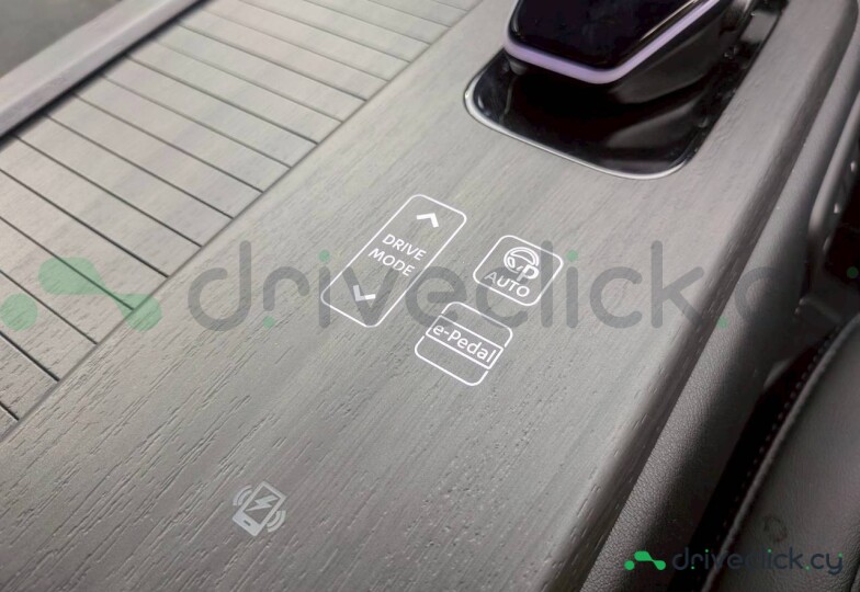Nissan Ariya White