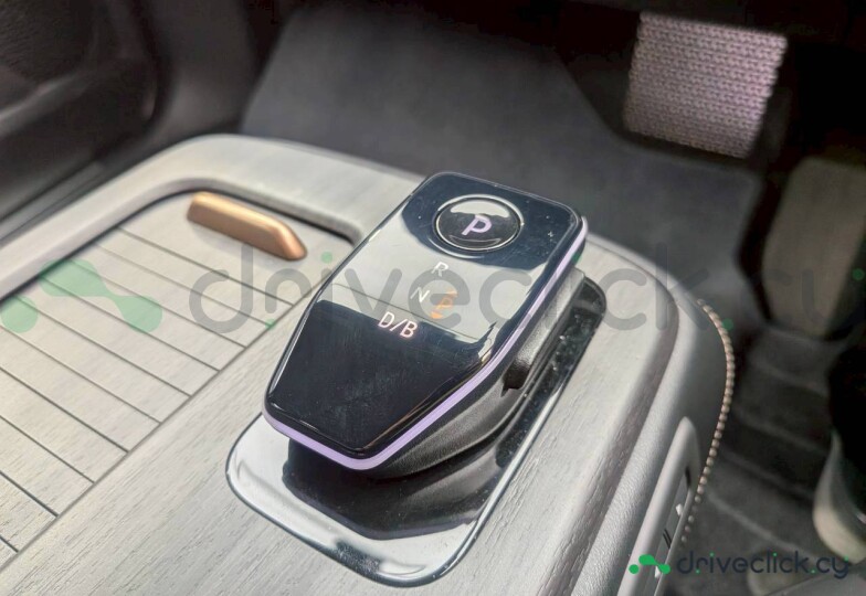 Nissan Ariya White