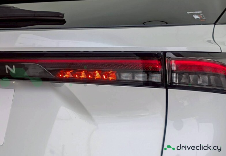 Nissan Ariya White
