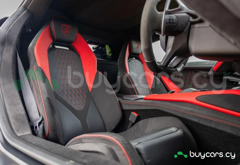 Lamborghini Revuelto Black