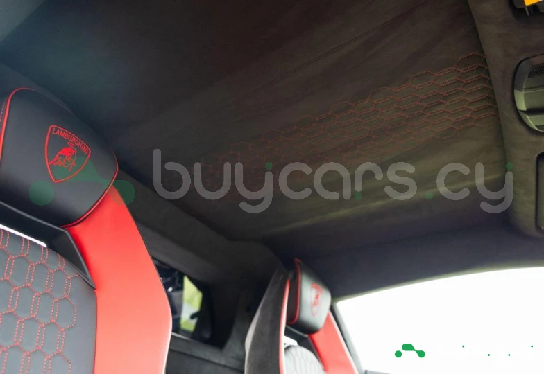 Lamborghini Revuelto Black