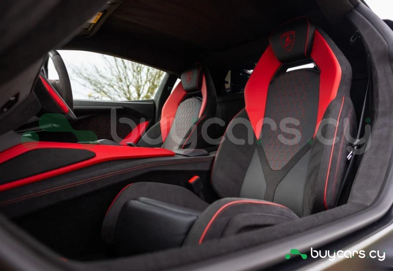 Lamborghini Revuelto Black