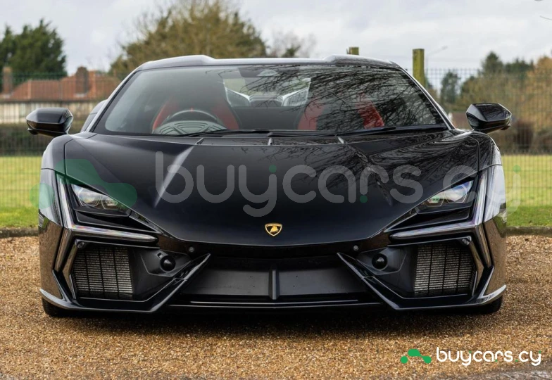 Lamborghini Revuelto Black