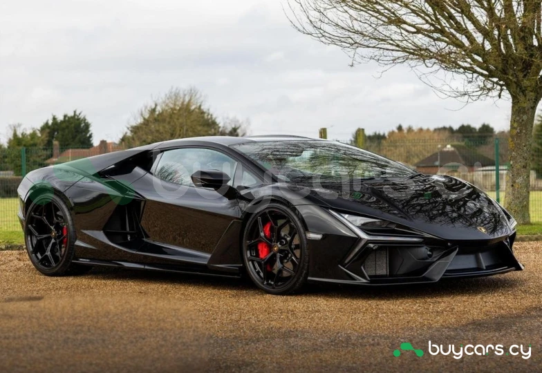 Lamborghini Revuelto Black