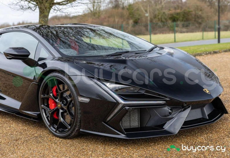 Lamborghini Revuelto Black