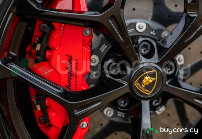 Lamborghini Revuelto Black