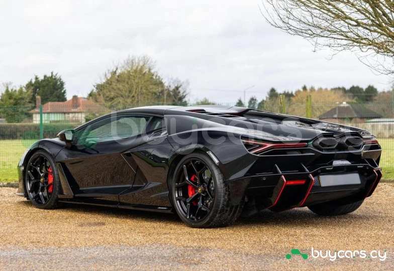 Lamborghini Revuelto Black