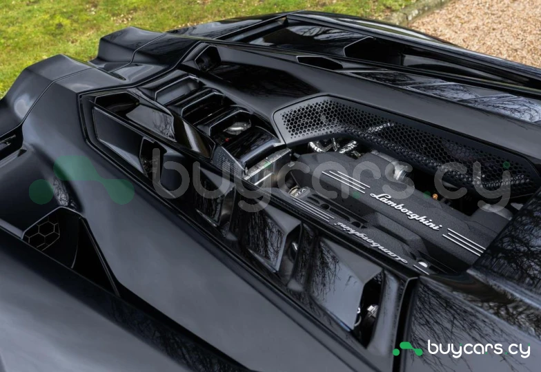 Lamborghini Revuelto Black