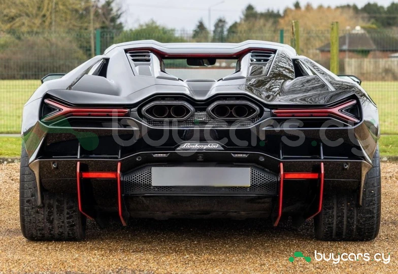 Lamborghini Revuelto Black