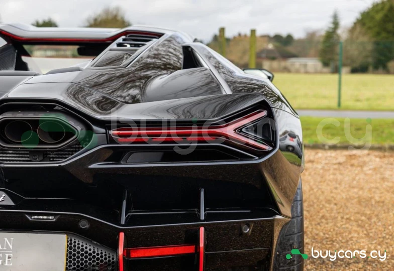 Lamborghini Revuelto Black