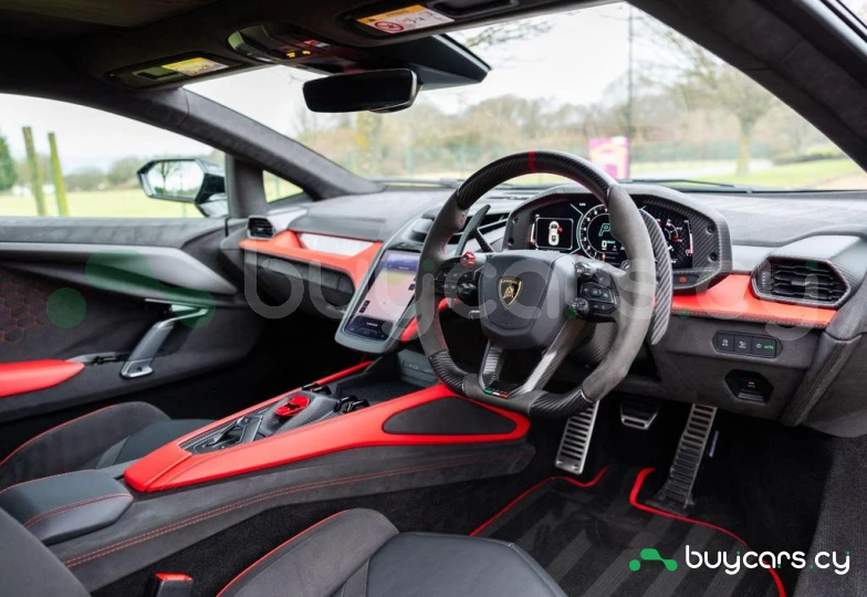 Lamborghini Revuelto Black