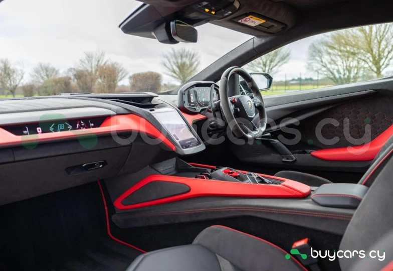 Lamborghini Revuelto Black