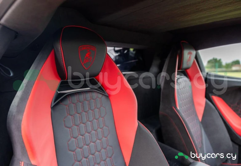 Lamborghini Revuelto Black