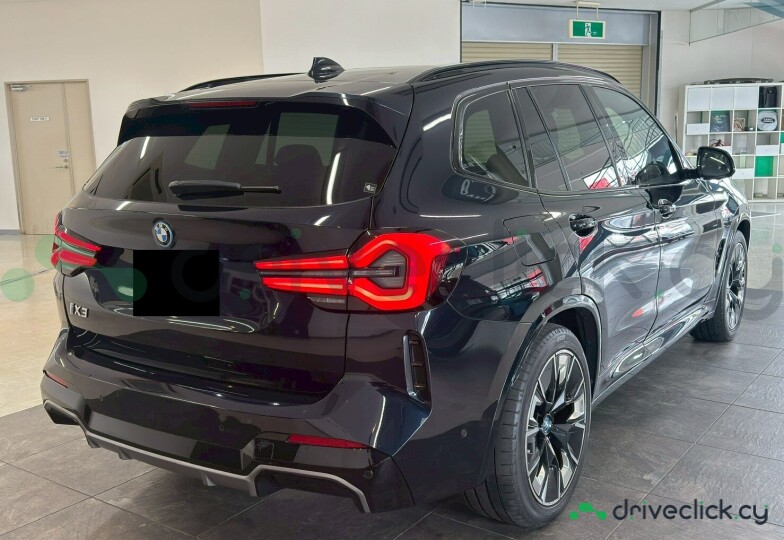 BMW iX3 Черный