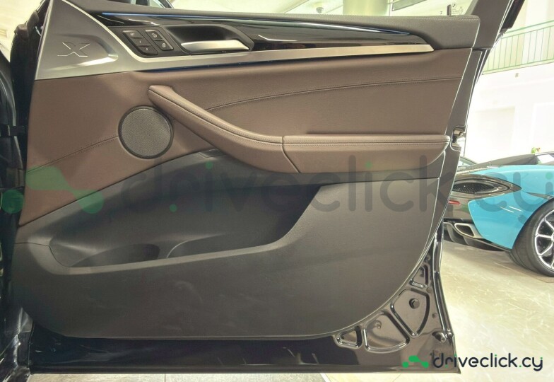BMW iX3 Черный