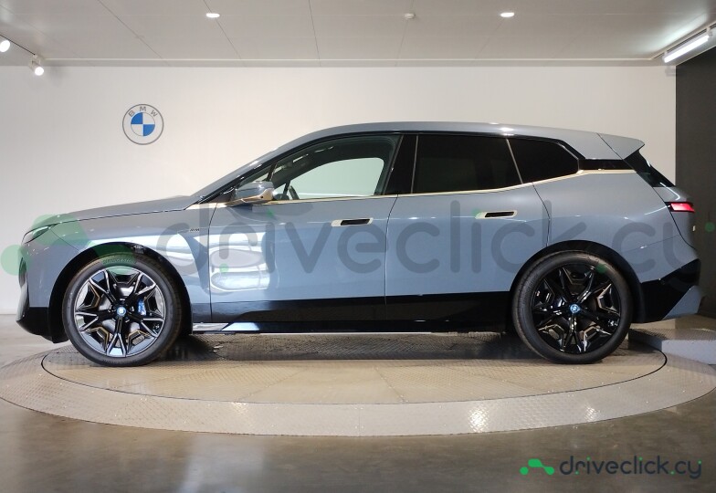 BMW iX Серый