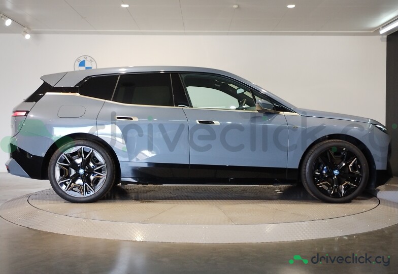BMW iX Серый