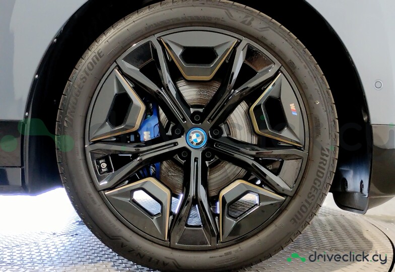 BMW iX Серый